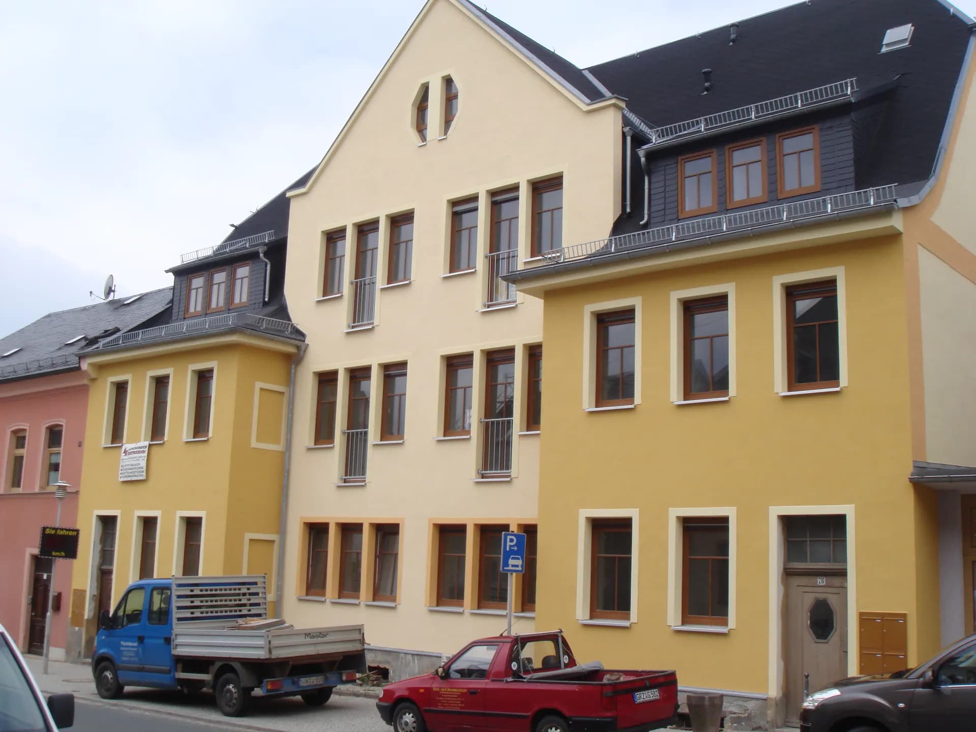 Fertig geputztes Gebäude von Eschrich Bau – Putz und Fassadenarbeiten